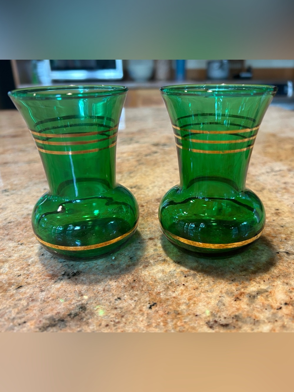 Anchor Hocking Emerald Green 4” Glass Bud Vase Pair w/Gold Trim Banding Vtg 1940